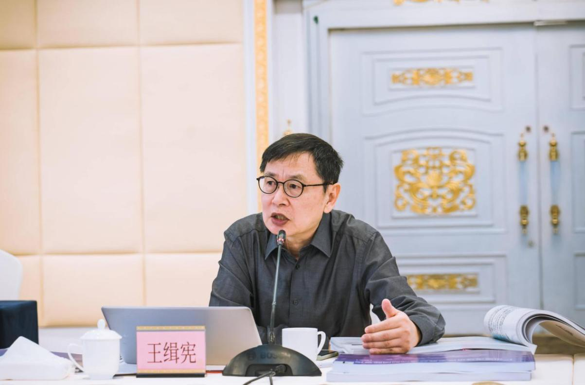香港大学地理系教授王缉宪马向明指出,空港经济区是圈层式结构,中间是